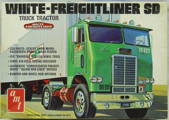 AMT 1/25 White Freightliner SD Semi Truck, T530 plastic model kit